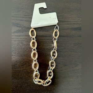 NWT A NEW DAY NECKLACE🤍